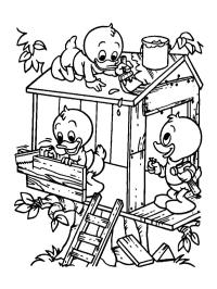 Huey Dewey and Louie build treehouse